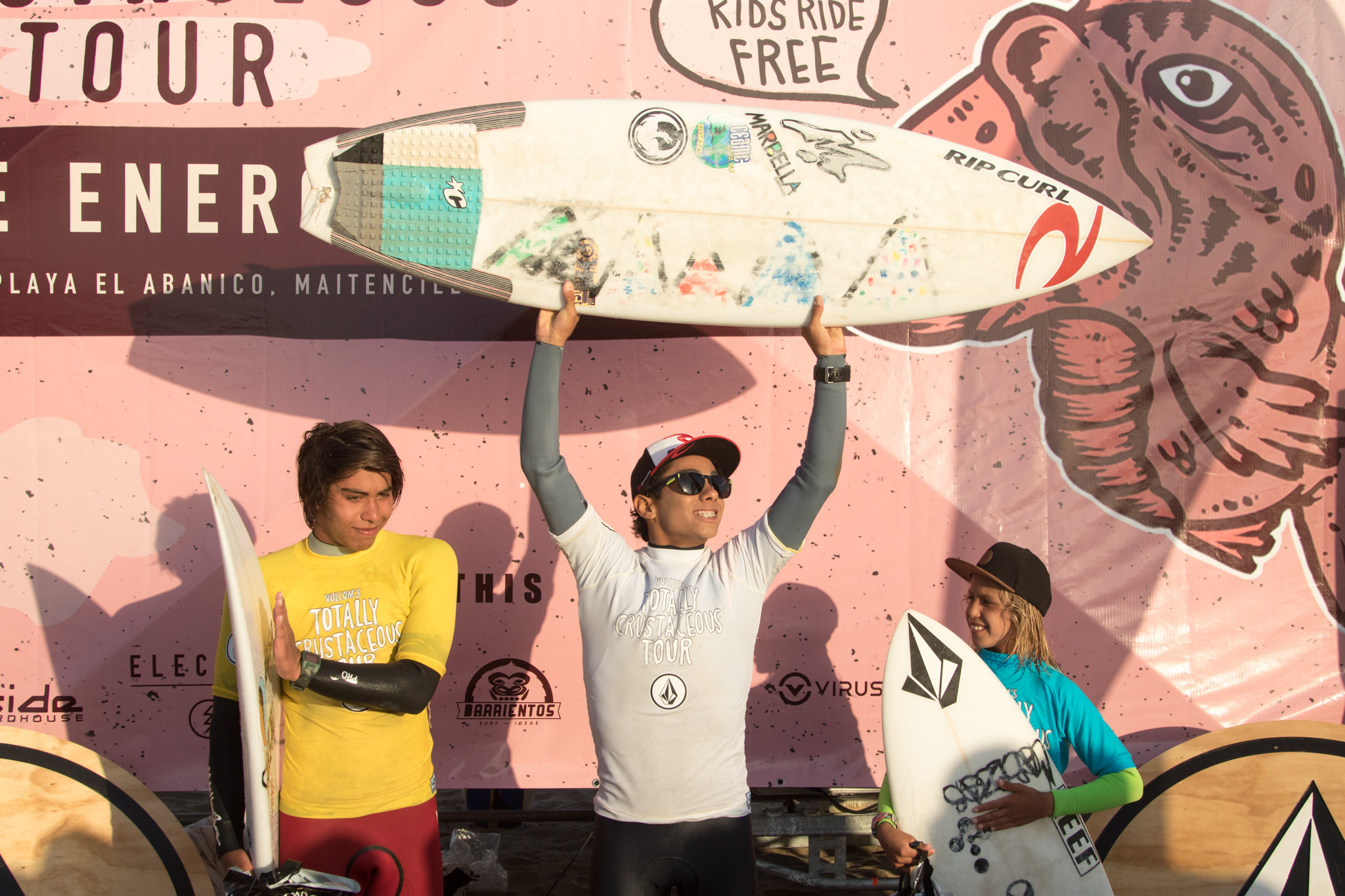 Roberto Araki se coronó campeón del Volcom´s Totally Crustaceous Tour 2016