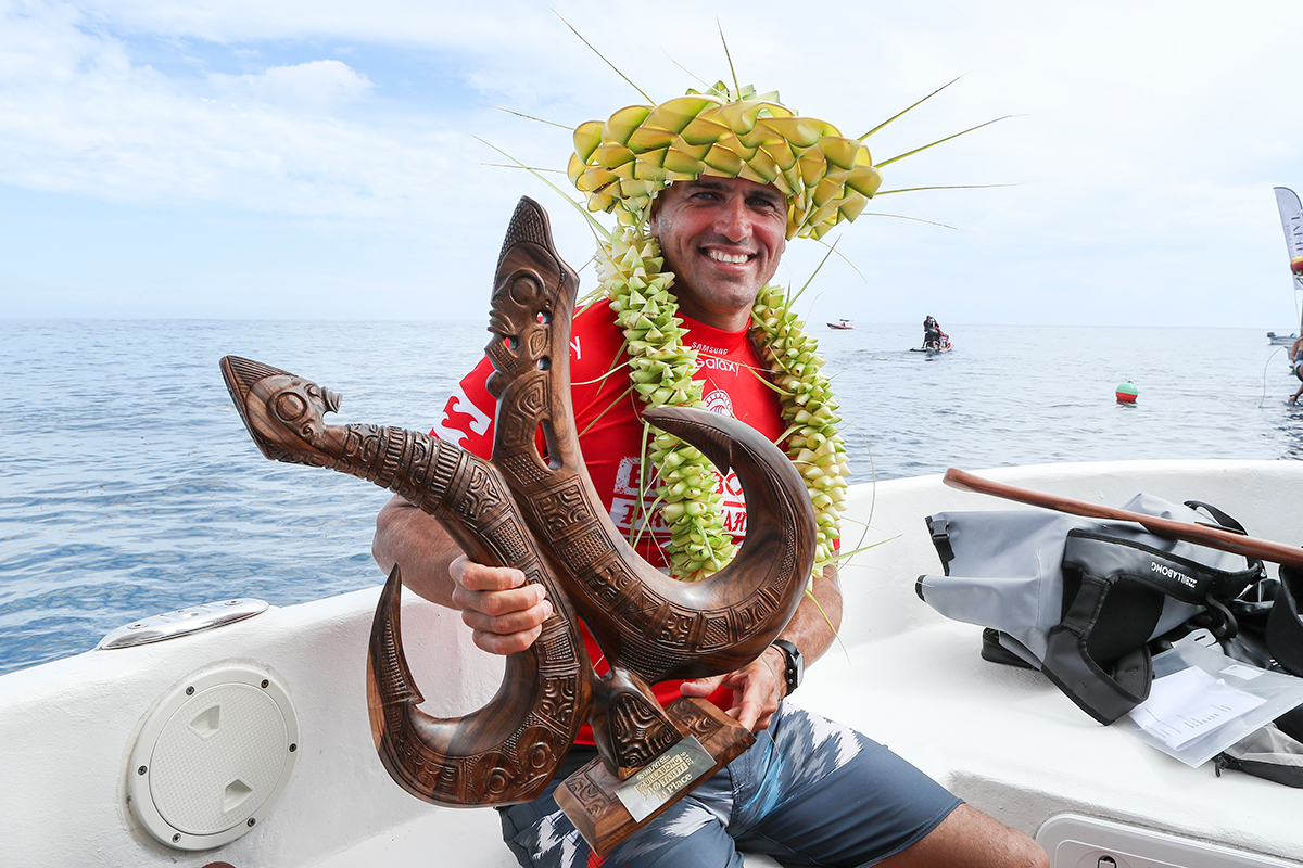 KELLY SLATER RECLAMA LA VICTORIA EN EL BILLABONG PRO TAHITÍ