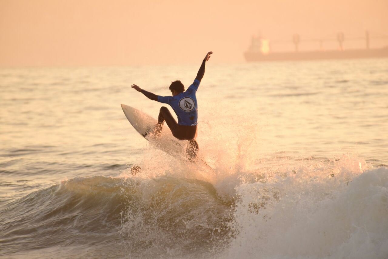 Surfistas animaron la fiesta del Volcom Sunset Session