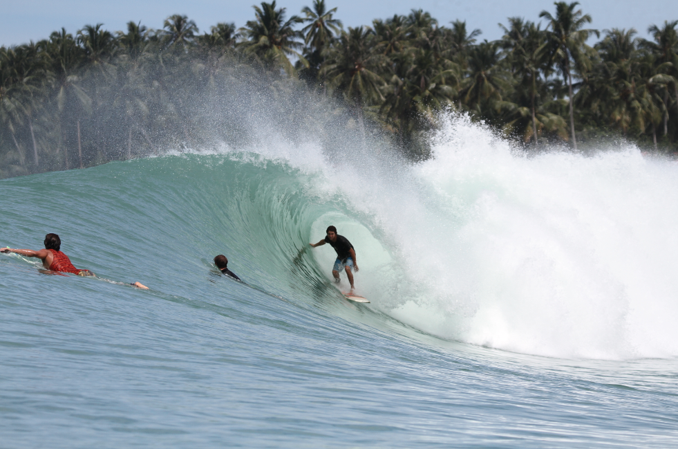 Este jueves se estrena en Club Subterráneo película de surf filmada en Indonesia, California y Hawaii