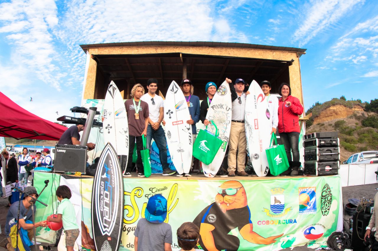 Hermanos de La Torre mantienen liderato del Circuito Nacional de Surf en categorías junior y sub 14